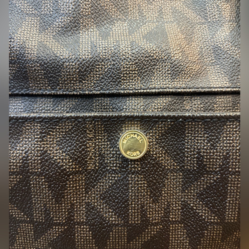 Michael Kors JET SET SIGNATURE SNAP TOTE - Picture 14 of 15